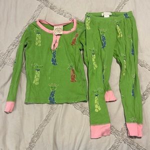 TBBC Pjs set size 4T giraffe print